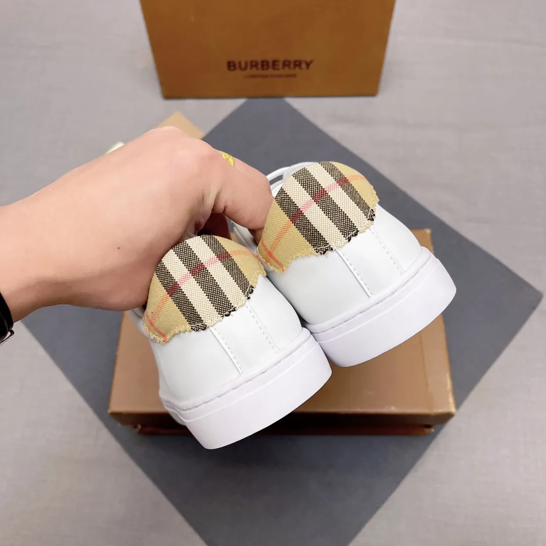 p380 【Burberry】Burberry’s new men’s casual shoes! Classic striped cloth paired with imported first-layer silk calfskin and high-mercerized nubuck leather. Real sheepskin lining is very comfortable. Original outsole. Two-color selection, details determine quality. Welcome to compare. Size: 38-44 No. 019